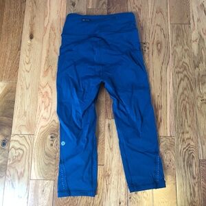 LULULEMON women’s cropped leggings (excellent condition)